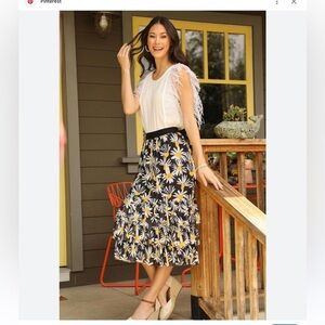 NWT     ANTHROPOLOGIE  Eva Franco Black and White Daisy Midi Skirt SIZE XSP